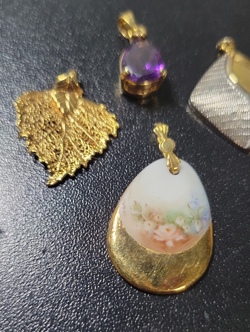 Pendant Set - Picture 4 of 7